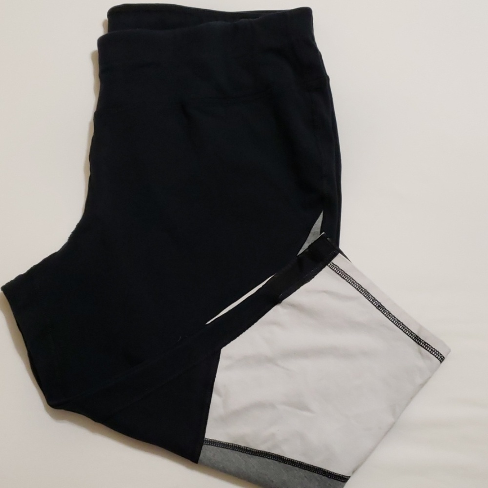 Livi Active Capri Leggings